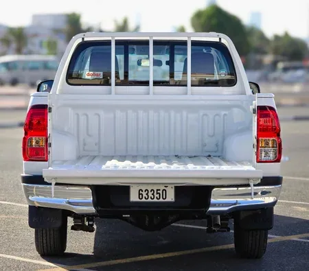 Toyota Hilux 4×2 2026 in Dubai — photo 5