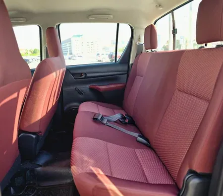 Toyota Hilux 4×2 2026 in Dubai — photo 6