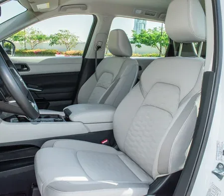 Nissan Pathfinder 2025 in Dubai — photo 4
