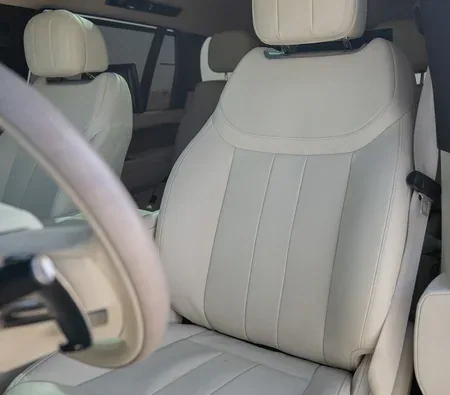 Land Rover Range Rover Vogue HSE V8 2025 in Dubai — photo 6