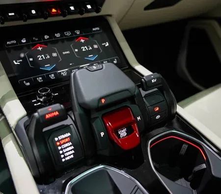 Lamborghini Urus SE 2025 in Dubai — photo 3