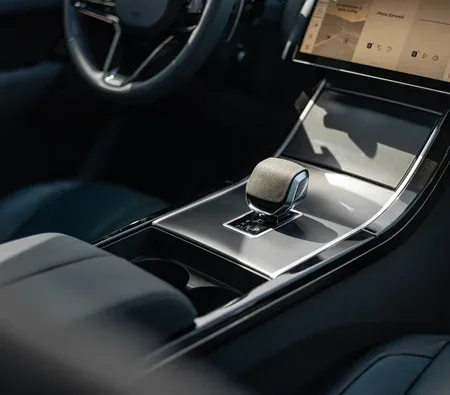 Land Rover Range Rover Velar 2024 in Dubai — photo 9