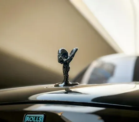 Rolls-Royce Cullinan Black Badge 2022 — аренда в Дубае — фото 3