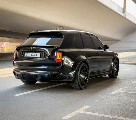 Rolls-Royce Cullinan Black Badge 2022 — аренда в Дубае — фото 4