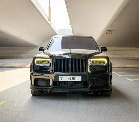 Rolls-Royce Cullinan Black Badge 2022 — аренда в Дубае — фото 10