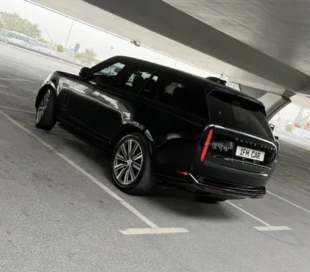 Land Rover Range Rover Vogue HSE V8 2023 in Dubai — photo 5