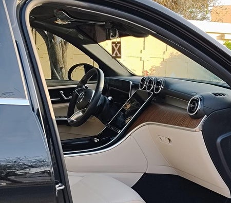 Mercedes-Benz GLC 300 2024 — аренда в Дубае — фото 3