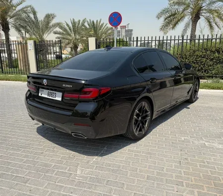 BMW 530i 2023 in Dubai — photo 2