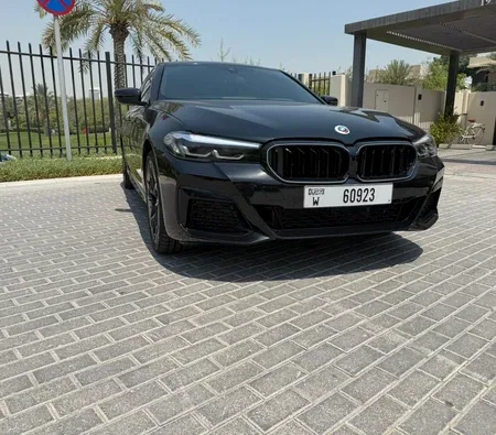 BMW 530i 2023 in Dubai — photo 8