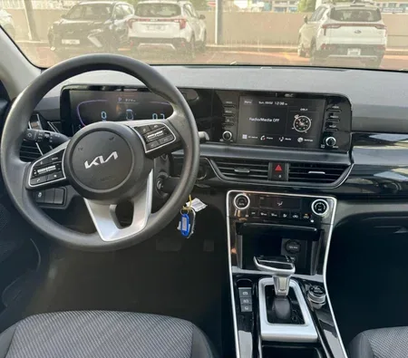 Kia Seltos 2025 in Dubai — photo 2