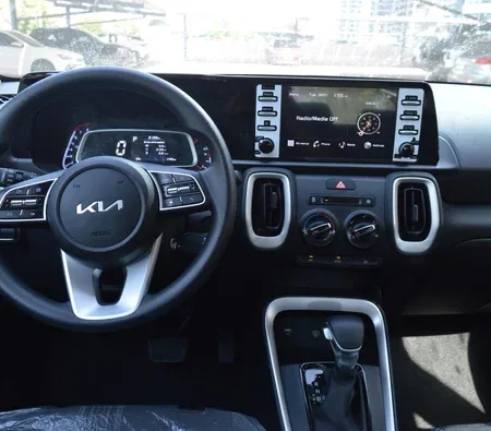 Kia Sonet 2025 in Dubai — photo 3