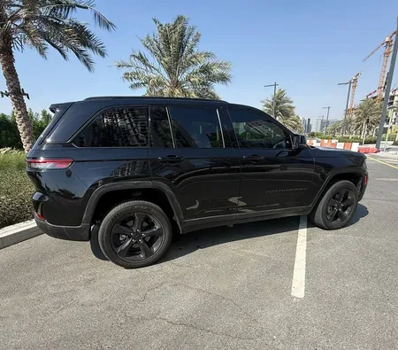 Jeep Grand Cherokee 2024 in Dubai — photo 4