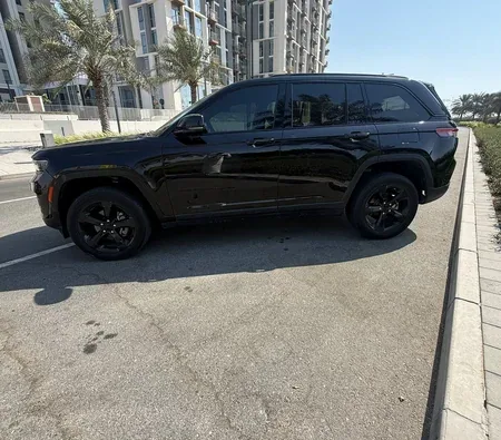 Jeep Grand Cherokee 2024 in Dubai — photo 6
