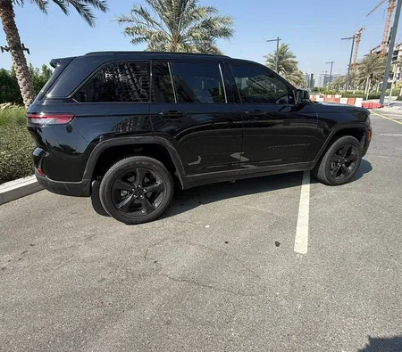 Jeep Grand Cherokee 2024 in Dubai — photo 7