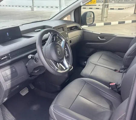 Hyundai Staria 11S 2024 in Dubai — photo 3