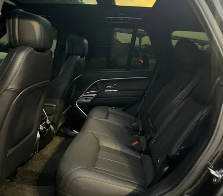 Land Rover Range Rover Vogue 2025 in Dubai — photo 7