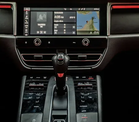 Porsche Macan 2023 in Dubai — photo 7