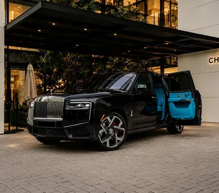 Rolls-Royce Cullinan Black Badge 2021 напрокат в Дубае