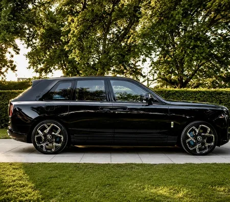 Rolls-Royce Cullinan Black Badge 2021 — аренда в Дубае — фото 3