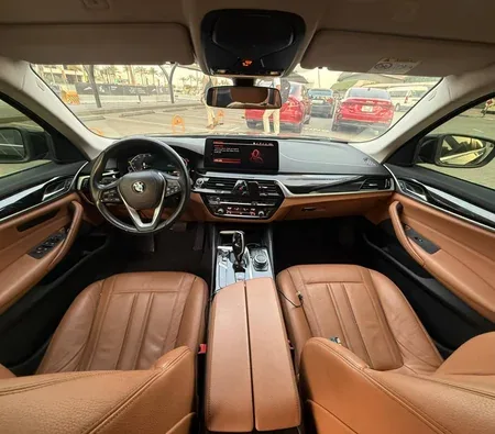 BMW 520i 2022 in Dubai — photo 3