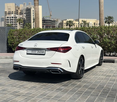 Mercedes-Benz C300 2023 — аренда в Дубае — фото 10