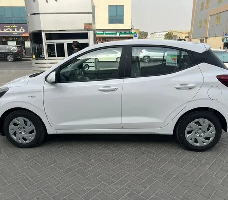 Hyundai i10 Grand 2026 in Dubai — photo 3