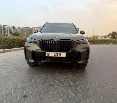 BMW X5 M40i 2025 in Dubai — photo 2