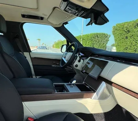 Land Rover Range Rover Vogue 2024 in Dubai — photo 7