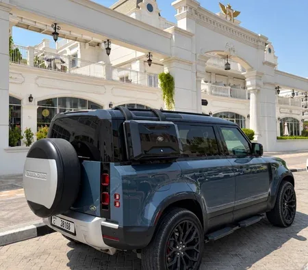 Land Rover Defender 2023 in Dubai — photo 5