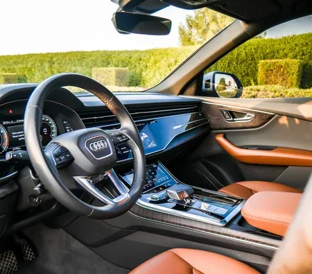Audi Q8 2023 in Dubai — photo 3