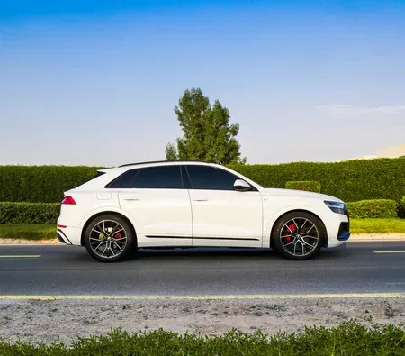 Audi Q8 2023 in Dubai — photo 4